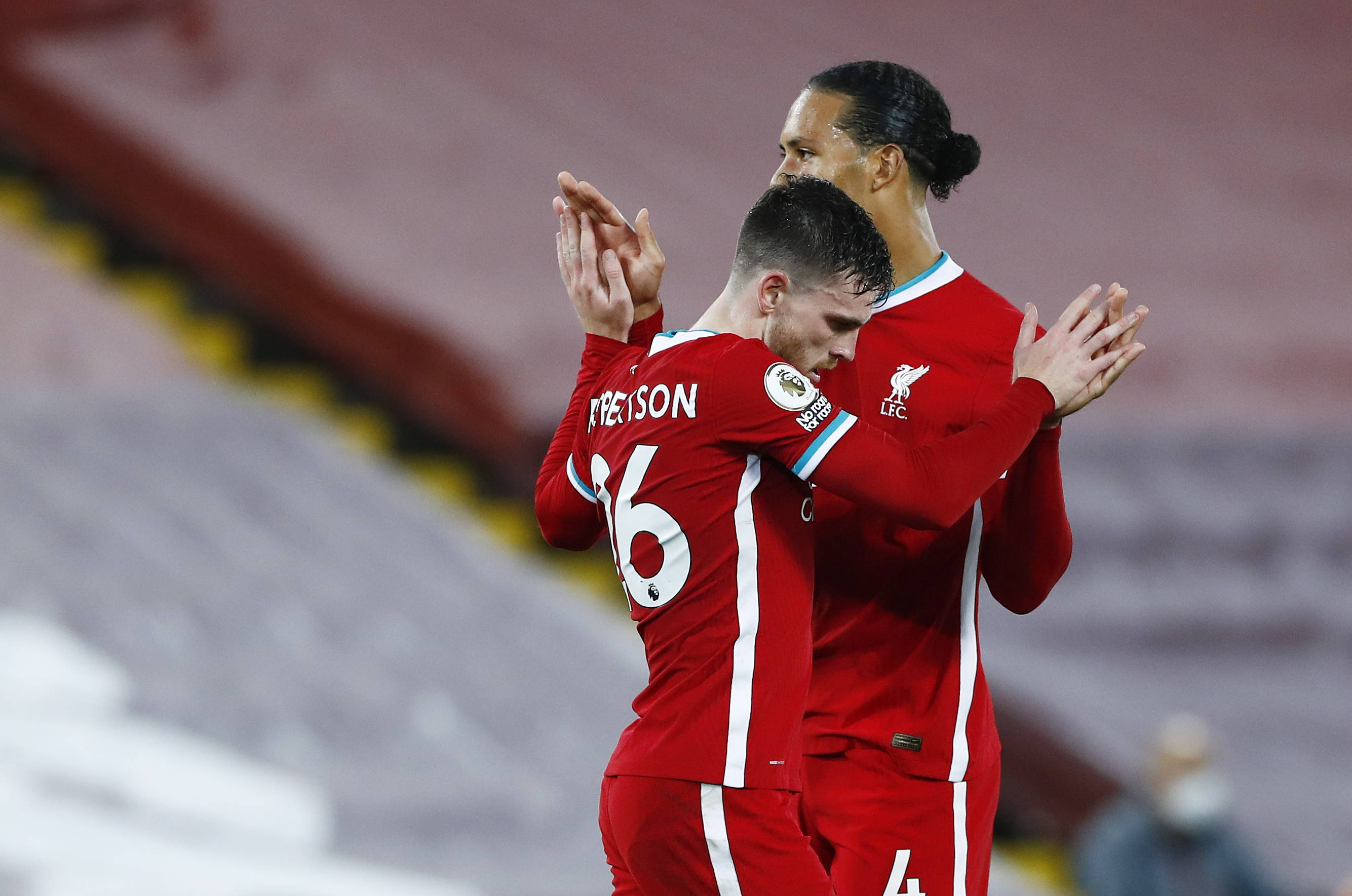 场的气氛骤 场的气氛骤